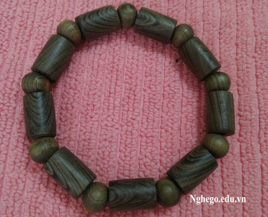 nhận biết vòng tay gỗ thuỷ tùng