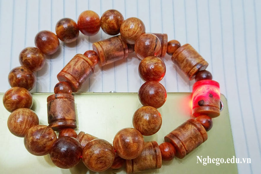 nhận biết vòng tay gỗ huyết rồng