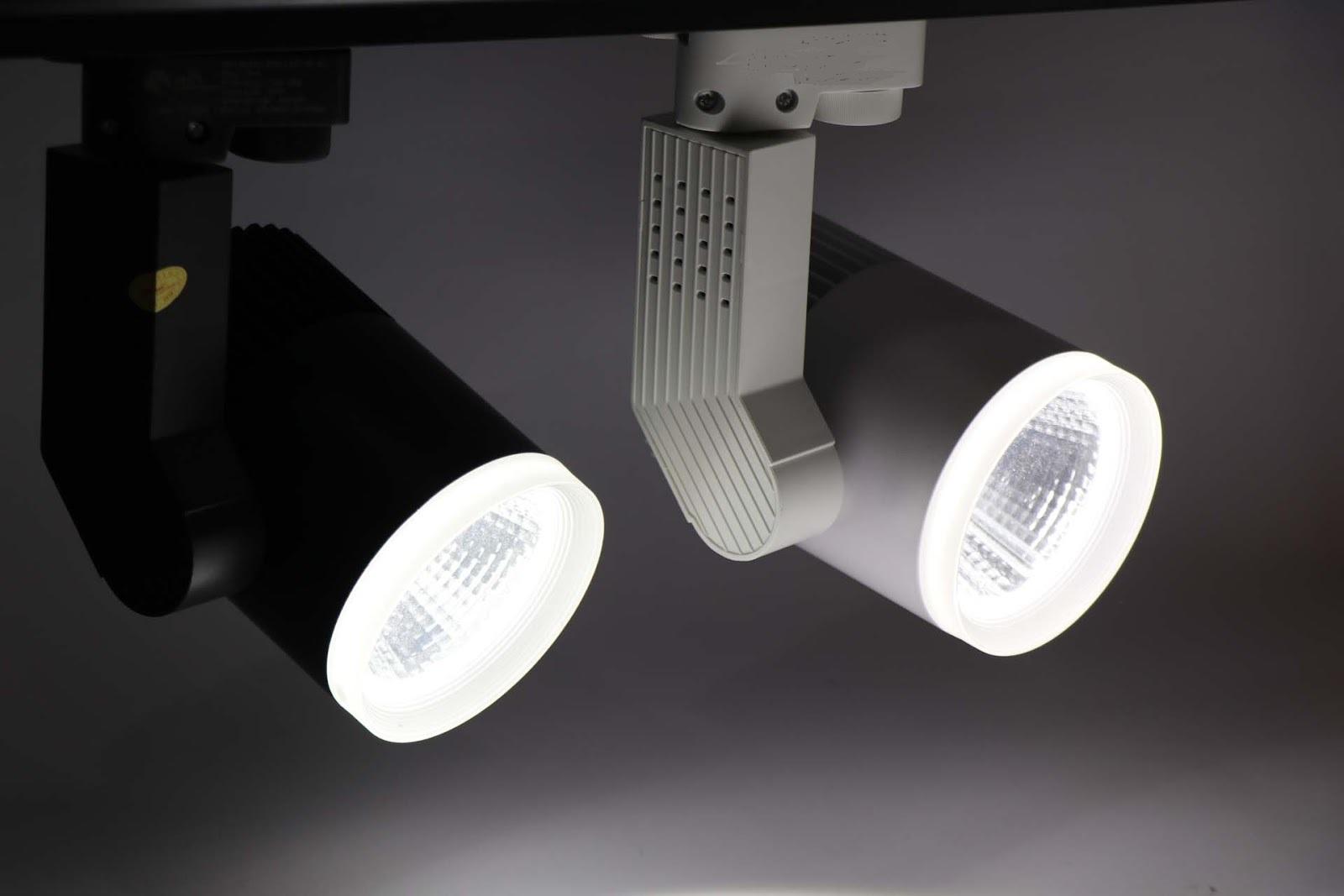 đèn LED chiếu rọi đồ vật (1)